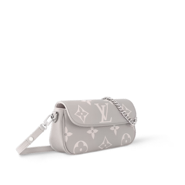 LOUIS VUITTON  Wallet on Chain Ivy  (Replica)  Include box, dust bag.