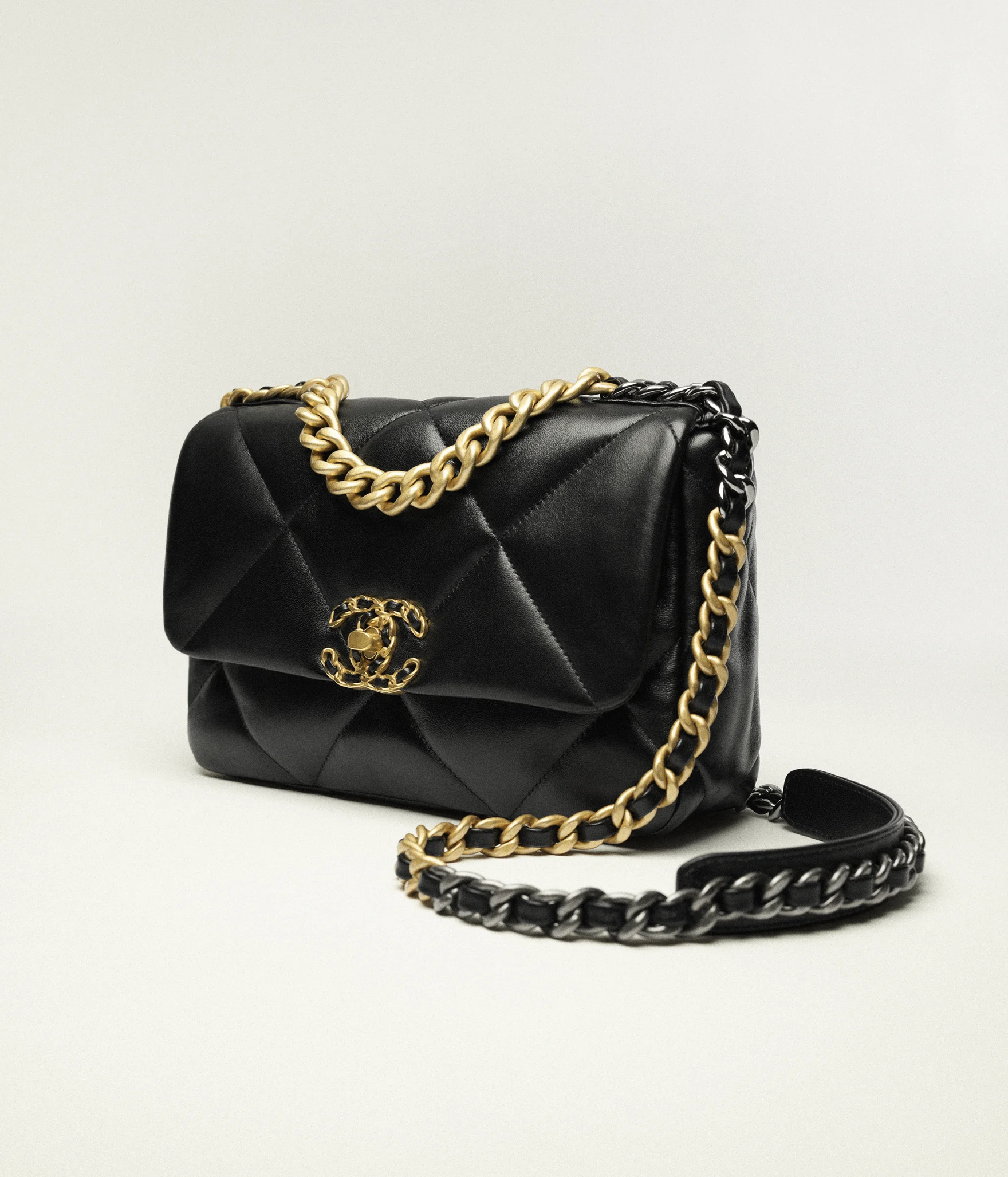 CHANEL  19 Handbag  (Replica)   Include box, dust bag. Choose according to the color shown in the product image